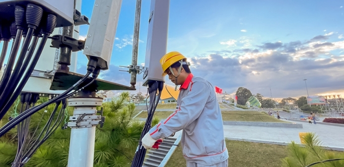 Construction and installation services of telecommunications